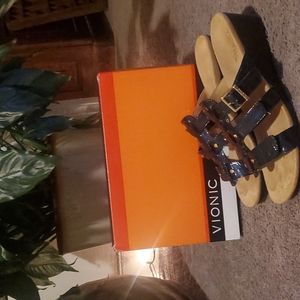 Strap sandal, beautiful navy color, size 9